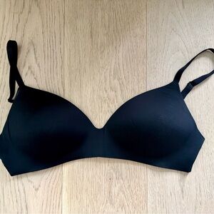 Victoria's Secret T-shirt Lightly Lined Wireless Black Bra